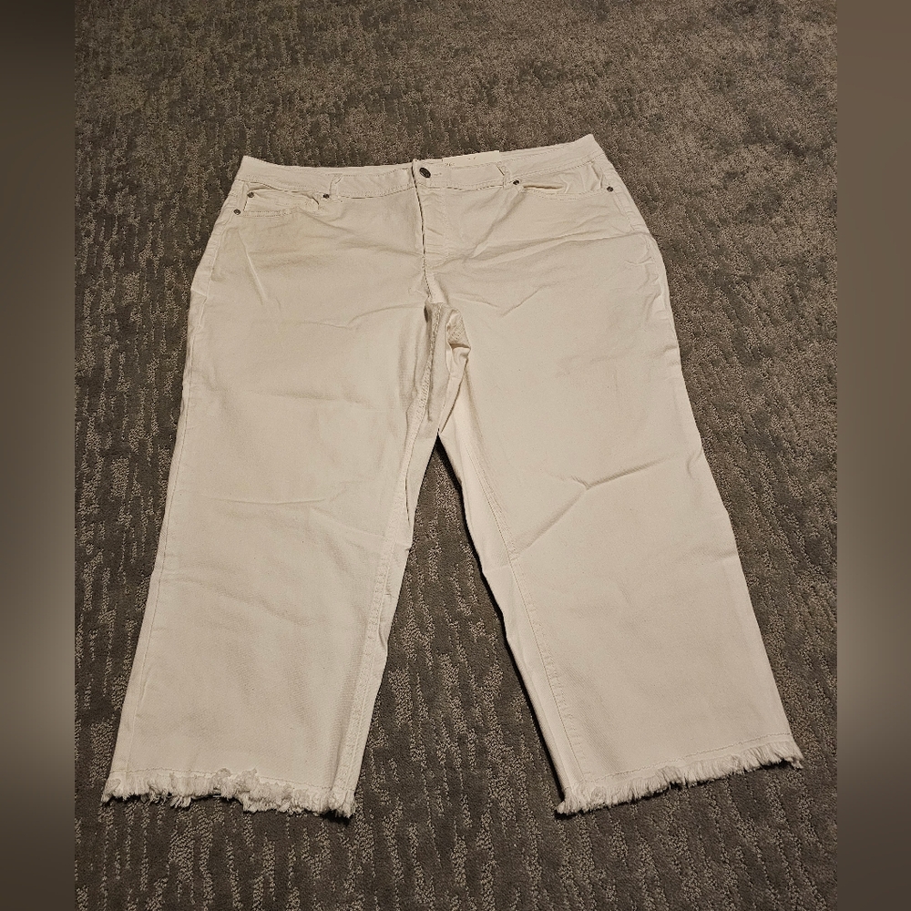 Elegant Women's Off-White Capris
